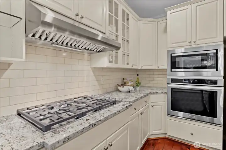 5 burner gas stove, DSC by Fisher Paykel