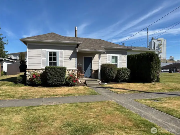 Comes with 408 Edson St. Extra 2 bedroom home for rental income.