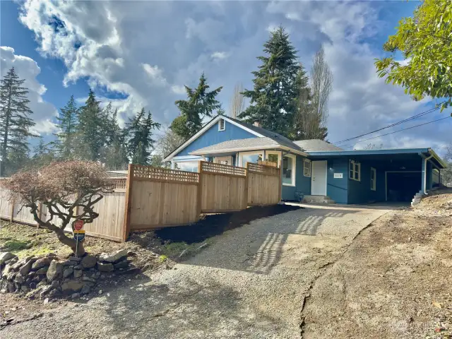 Room For 3 Cars On Uncovered Driveway