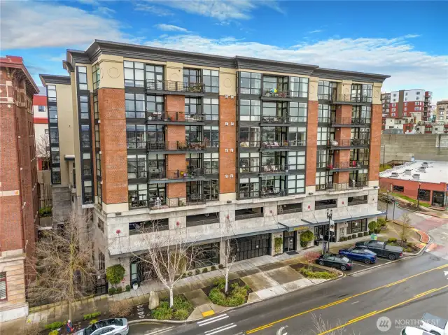 Elegant, Cultured, Sophisticated Urban Living!