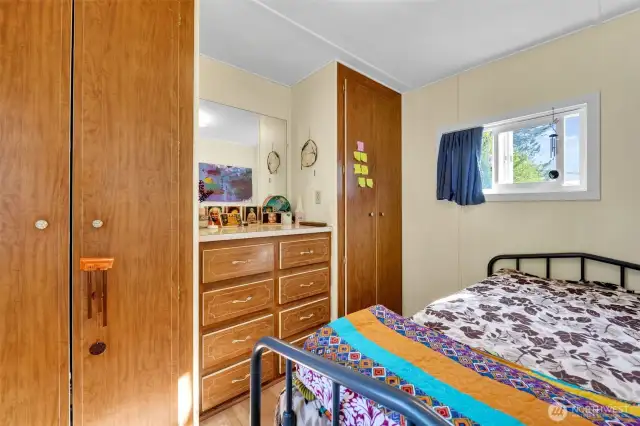 Ample storage space in primary
