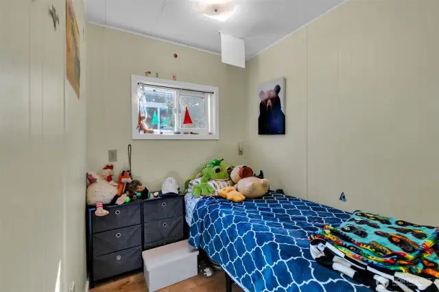 Roomy second bedroom