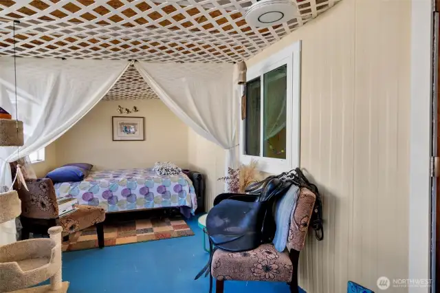 Additional sleeping or entertainment space