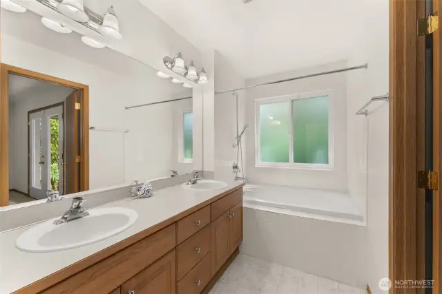 double sink primary bath