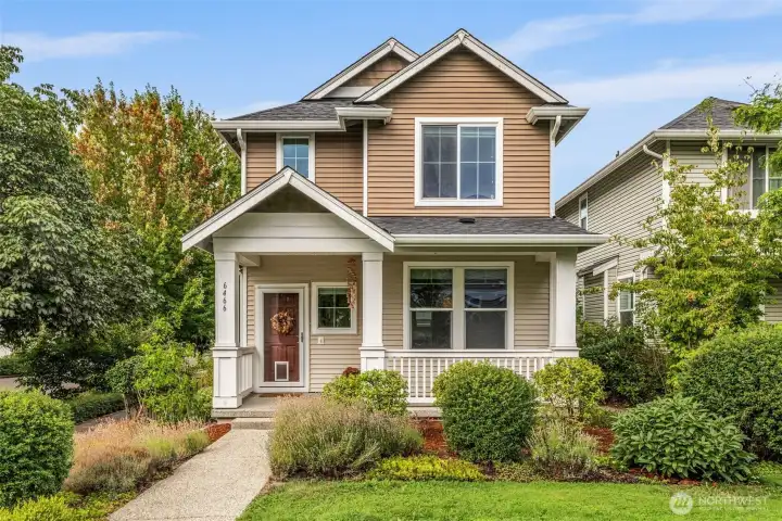 This well-maintained 2013 build is a turnkey home with contemporary style and open spaces ideal for entertaining. Don’t miss this West Seattle gem!