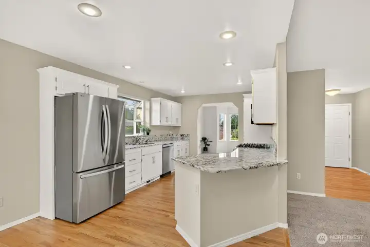 Stainless appliances stay with home
