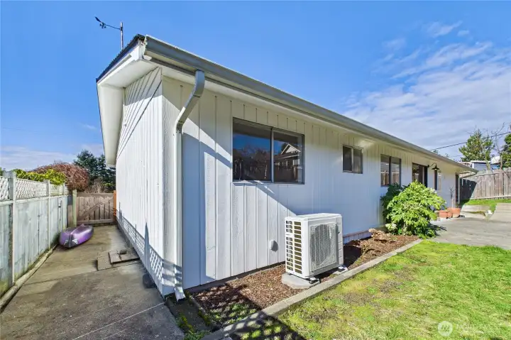 Heatpump mini split provides AC