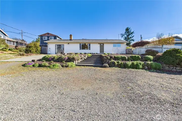 Welcome to 612 Redwood!