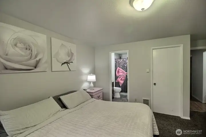 Master Bedroom with En-Suite Bath!