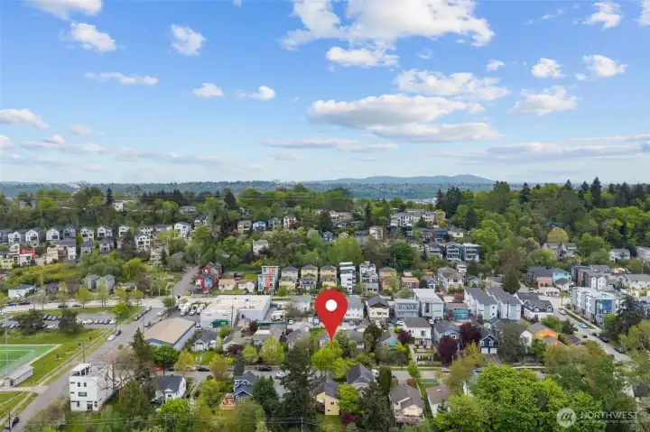 Excellent West Seattle location with quick access to major commuter routes