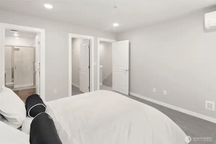 Spacious Primary - Mini split in all rooms