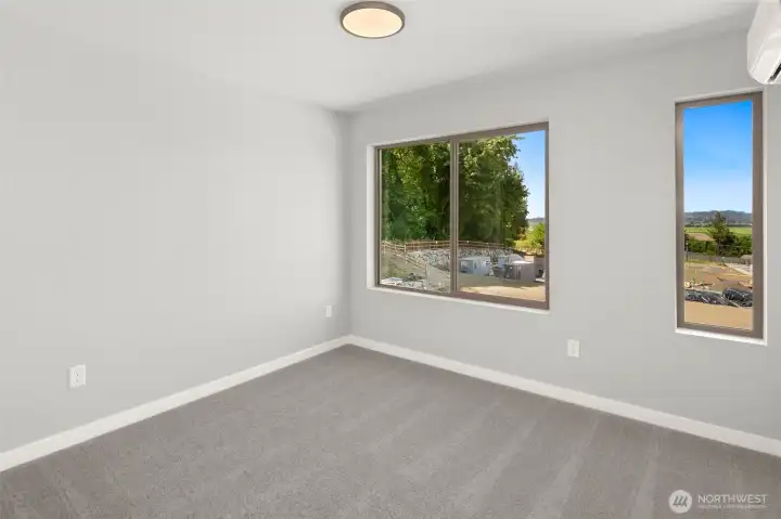2nd bedroom upstairs, with en-suite bath!
