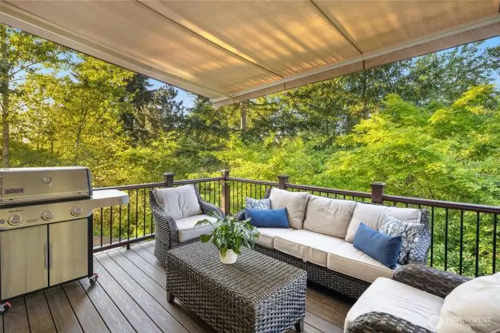 Living room balcony with retractable roof Living room balcony with retractable roof