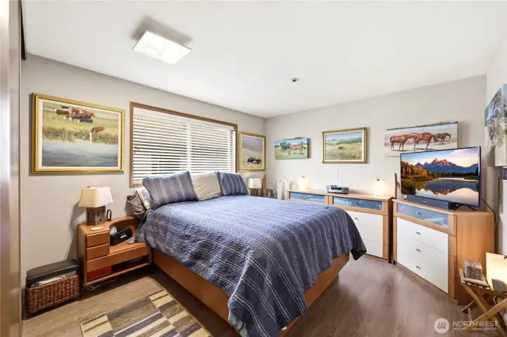Spacious Bedroom with ensuite bath