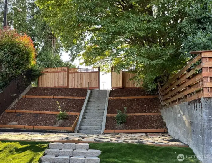 Fenced and terraced private entrance Fenced and terraced private entrance