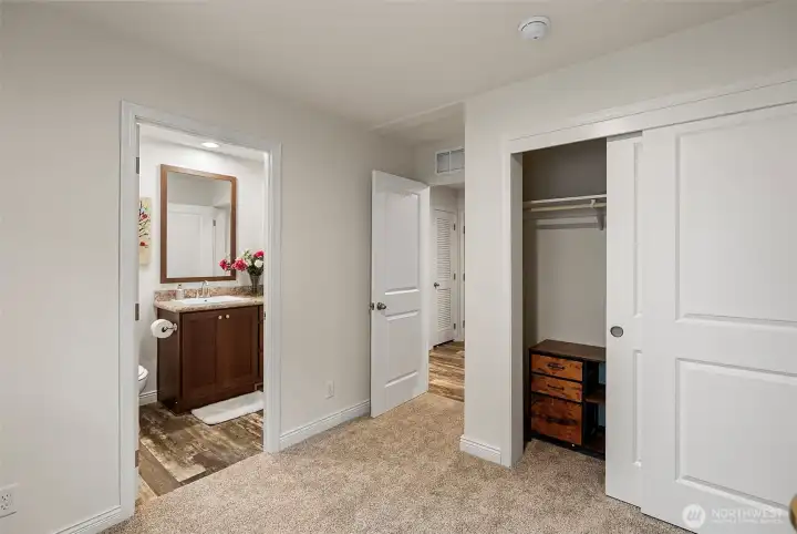 Access to Guest Bath from Guest Bedroom Access to Guest Bath from Guest Bedroom