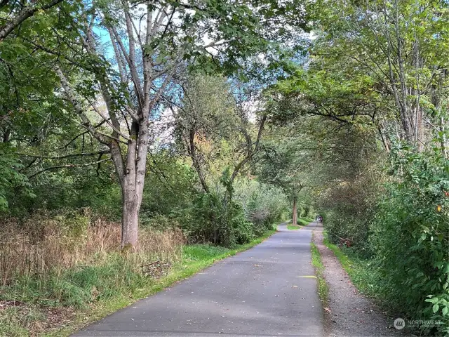 Just minutes away, lush Burke Gilman Trail will take you south to UW or north to Woodinville.