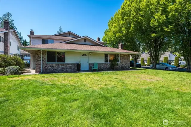 Fantastic 1-Story Unit  Lives Like a Detached Home