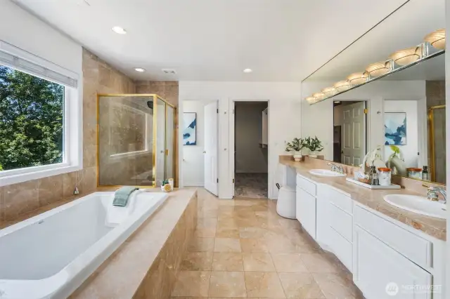 Primary 5 piece ensuite