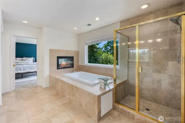 Primary 5 piece ensuite