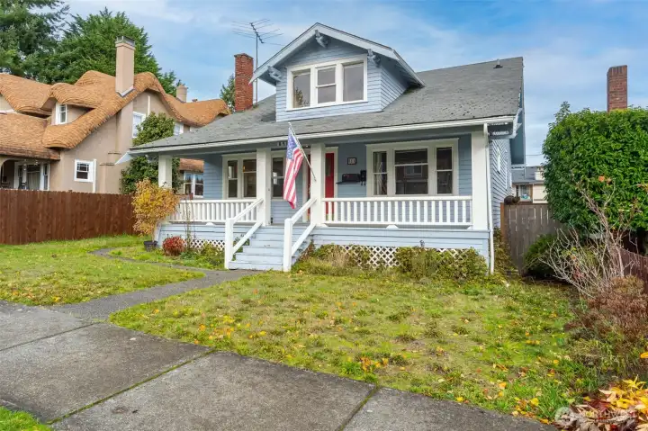 Located in North End Tacoma’s North Slope District, offering 6 bedrooms, 4 baths, and 3,100 sq ft of versatile living space.