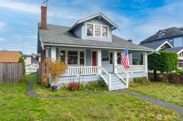 Just a short walk to the University of Puget Sound, ideal for UPS students. Don't miss this rare opportunity in a prime historic location of North End Tacoma.