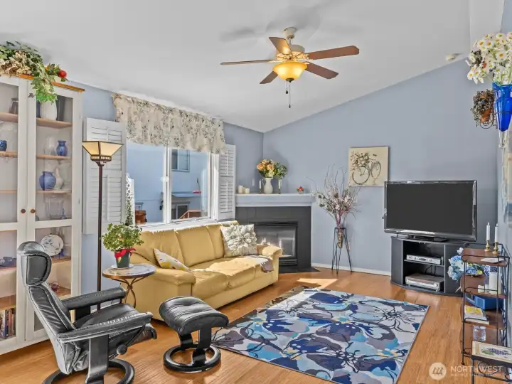 Gorgeous shutter style blinds are a great feature.