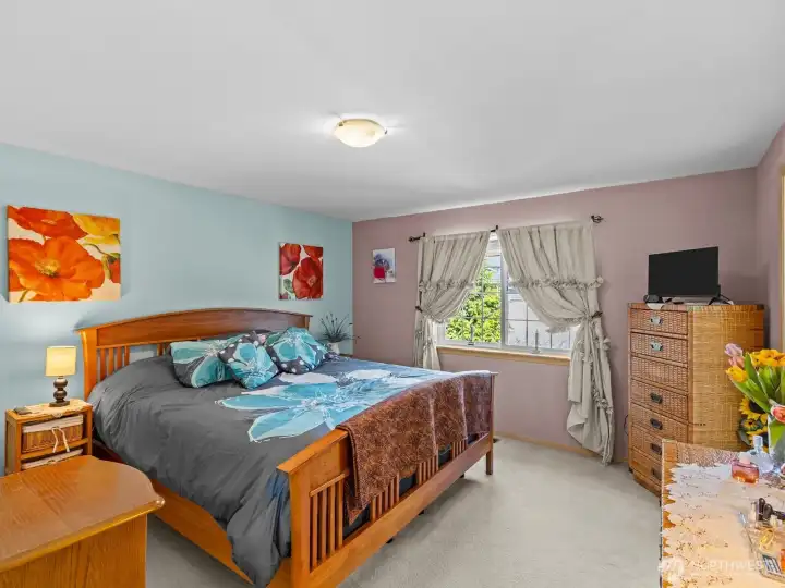 Rounding out the main floor is the primary suite with great walk in closet.