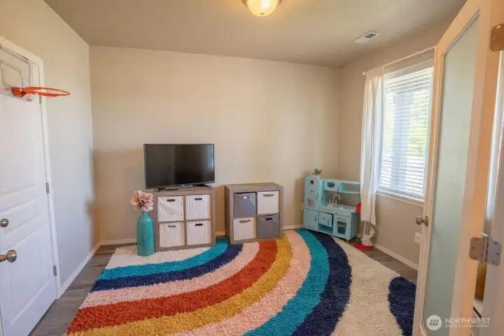 Den or bonus 5th bedroom