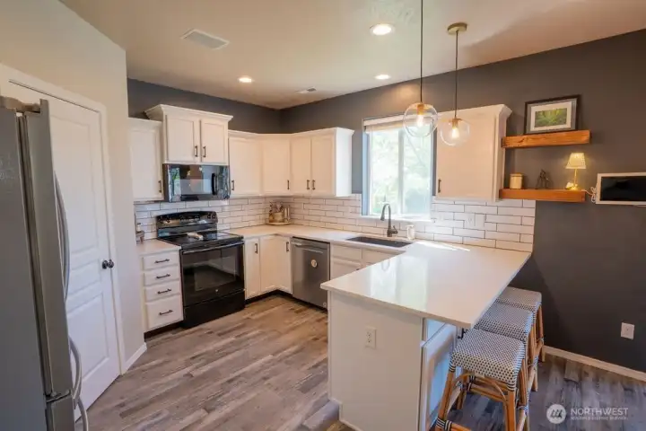 Newer appliances, walk in pantry
