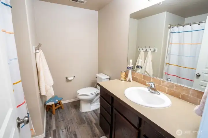 Full guest bath