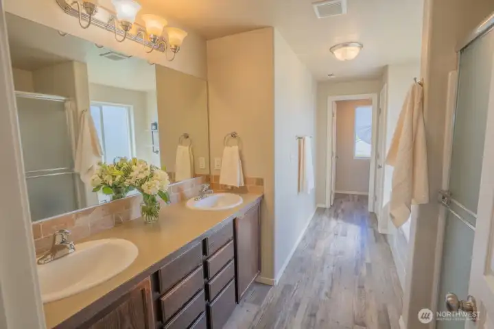 Dual sinks in the primary bathroom!