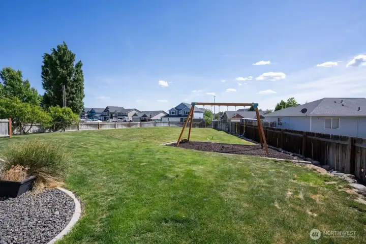 HUGE yard with UGS and play area