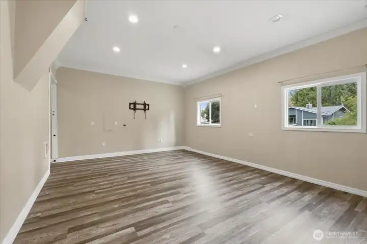 Lower-level bonus room