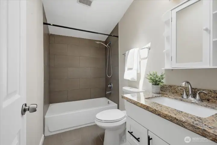 Upstairs full bathroom
