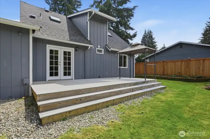 Large deck perfect for entertaining