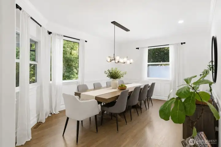 Dining area (staged) Dining area (staged)