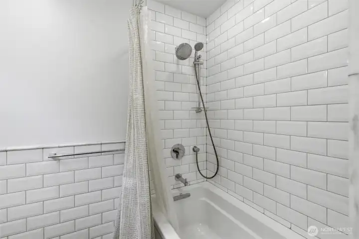 Bathroom (upper level) Bathroom (upper level)