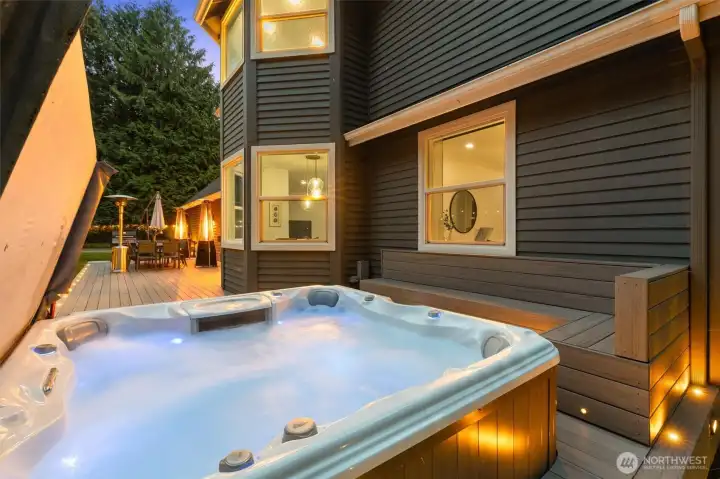 Relax and unwind in the private hot tub immersed in nature Relax and unwind in the private hot tub immersed in nature