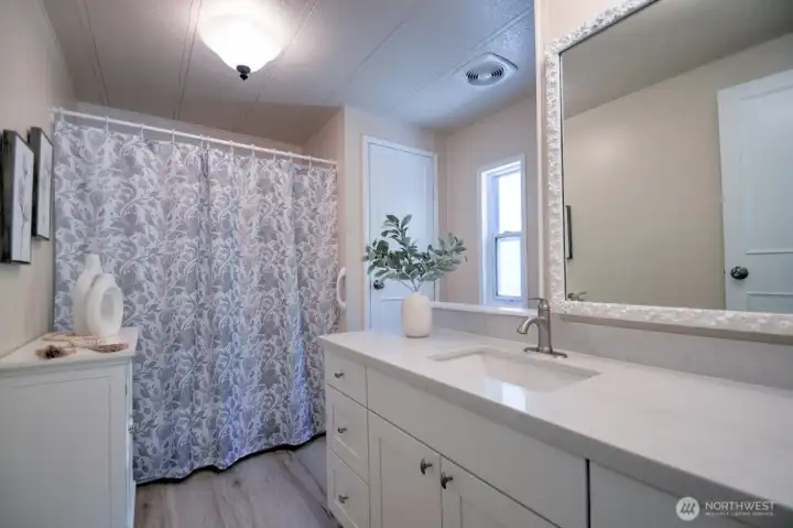 Primary ensuite wiht new vanity, countertop and flooring Primary ensuite wiht new vanity, countertop and flooring