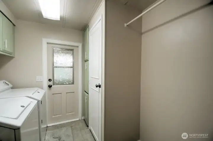 Utility room with tons of storage! The washer and dryer are included. Utility room with tons of storage! The washer and dryer are included.