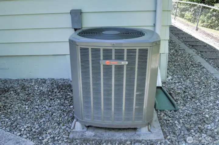 Efficient cooling and heating provided by the heat pump Efficient cooling and heating provided by the heat pump