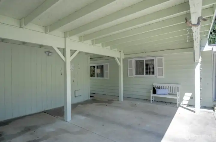 Large carport and and huge storage room are maintained by the park. Use the covered space for outdoor seating Large carport and and huge storage room are maintained by the park. Use the covered space for outdoor seating