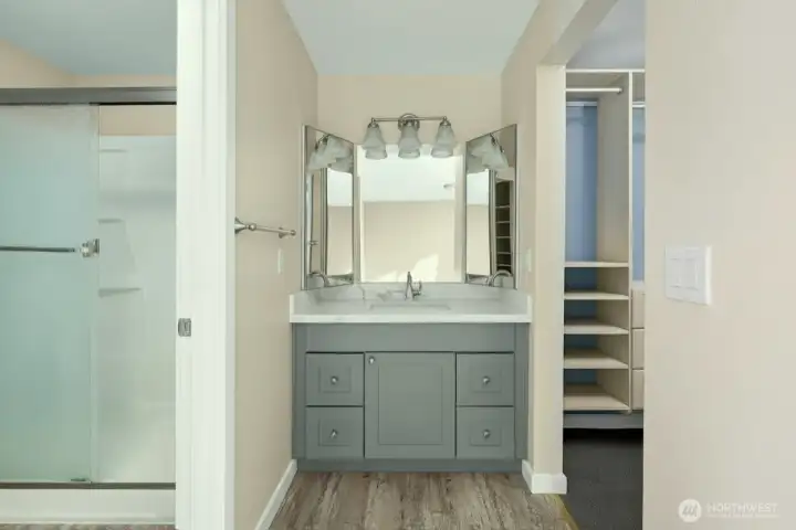Ensuite primary bathroom.