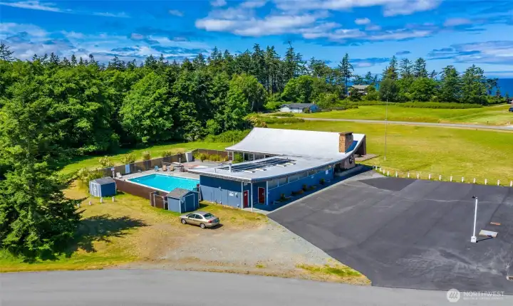 The Sierra Country Club features a warm water summer pool, clubhouse with kitchen, pickleball court and playground.