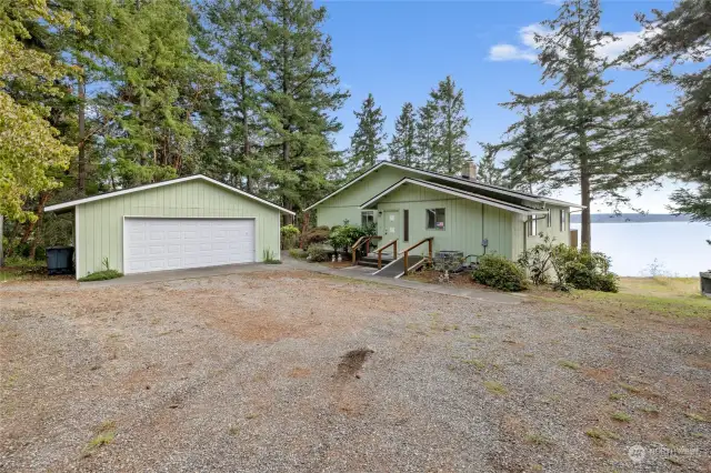 Front of home with 2 car garage