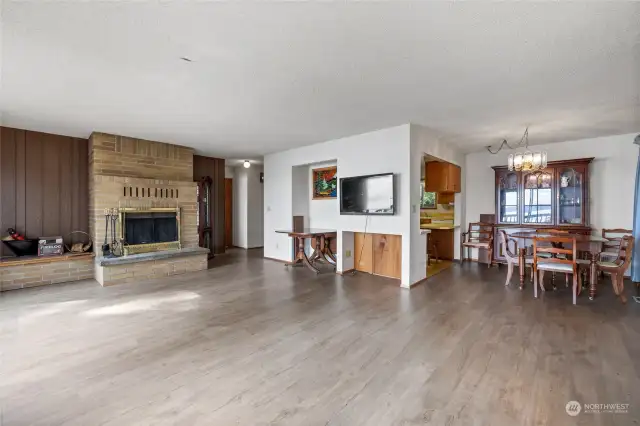 Dining area, living room