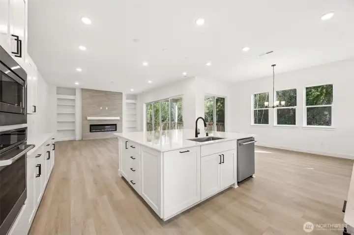 Large Center Island in Gourmet Kitchen