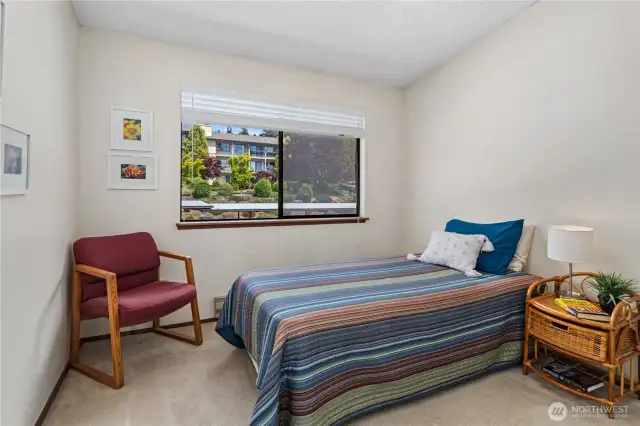 2nd bedroom