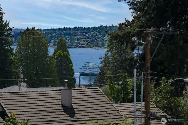 We caught the Kingston ferry, which is just minutes from this unit.